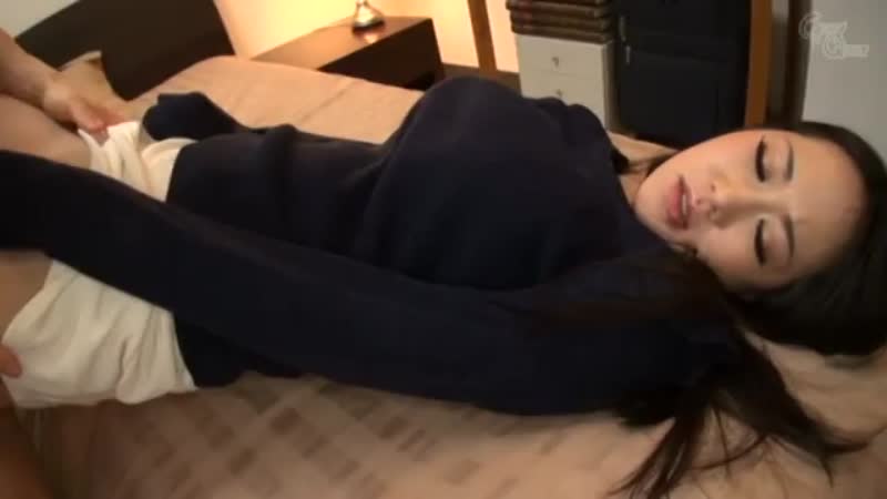 ※美女※　スレンダー美女が大量潮吹き＆顔騎クンニで濡れまくったマ○コに高速ピストン！